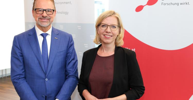 ESA-Generaldirektor Josef Aschbacher und Klimaschutzministerin Leonore Gewessler (Credit: FFG/Ludwig Schedl)