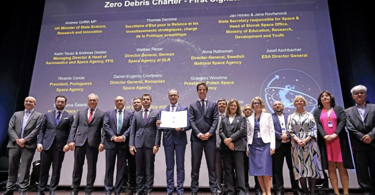 Österreich signiert "Zero Debris Charter"