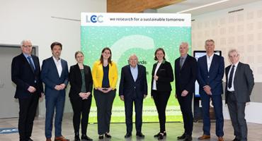 20 Jahre Large Engine Competence Center. Stephan Laiminger, Emmanuel Glenck, Jaqueline Matijevic, Renate Kepplinger, Helmut List, Barbara Eibinger-Miedl, Andreas Wimmer, Jörg Fettes, Rainer Aufischer. Foto: LEC GmbH