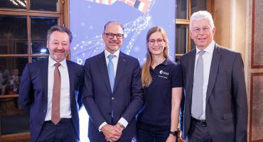 Andreas Geisler (FFG), Josef Aschbacher (Generaldirektor ESA), Carmen Possnig (ESA Reserveastronautin), Klaus Pseiner (FFG) bei der ESA-Konferenz "Ready for the Moon" in Wien. (v.l.n.r.)  Foto: APA/Rudolph