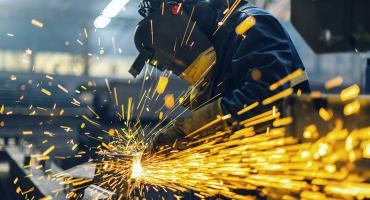 Metallbearbeitung in einer Fertigung. Foto: iStock